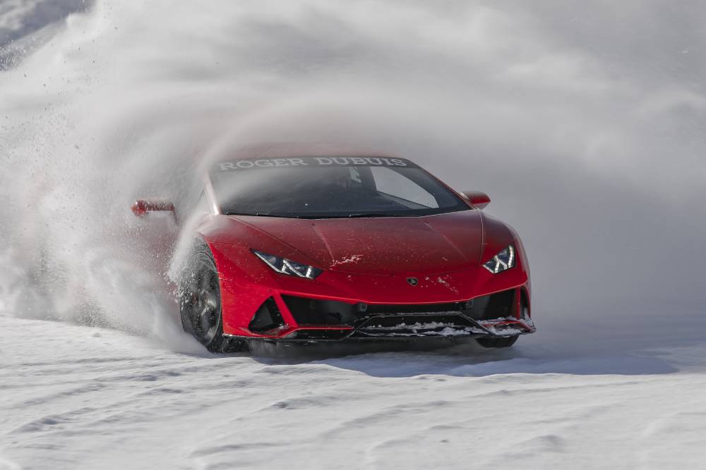 https://autogreeknews.gr/wp-content/uploads/2022/02/Lamborghini-Accademia-Neve-15.jpg