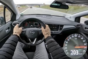 Opel-Crossland-vs-VW-Touran