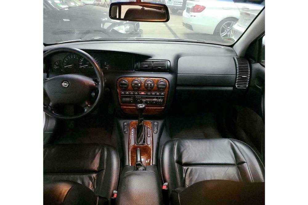 https://autogreeknews.gr/wp-content/uploads/2022/02/Opel_Omega_MV6_1996_for_sale-5.jpg