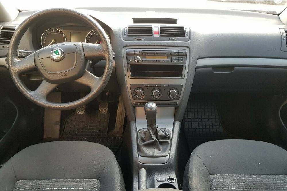 https://autogreeknews.gr/wp-content/uploads/2022/02/Skoda_Octavia_II_Classic_2011_for_sale-8.jpg