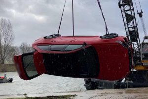 audi-rs6-avant-river