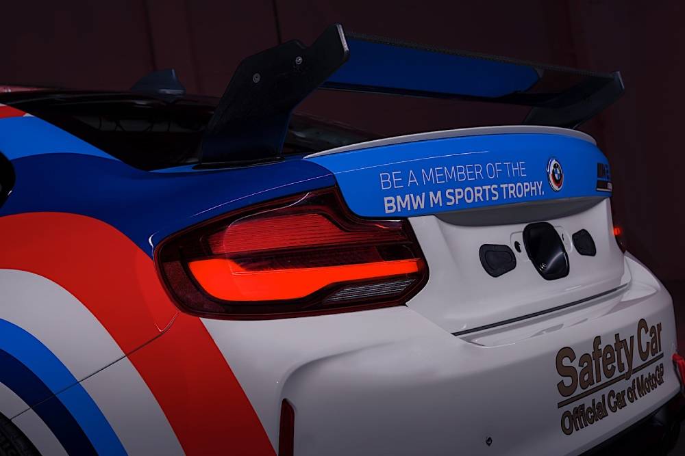 https://autogreeknews.gr/wp-content/uploads/2022/02/bmw-m2-cs-racing-takes-m-50-anniversary-to-motogp-9.jpg