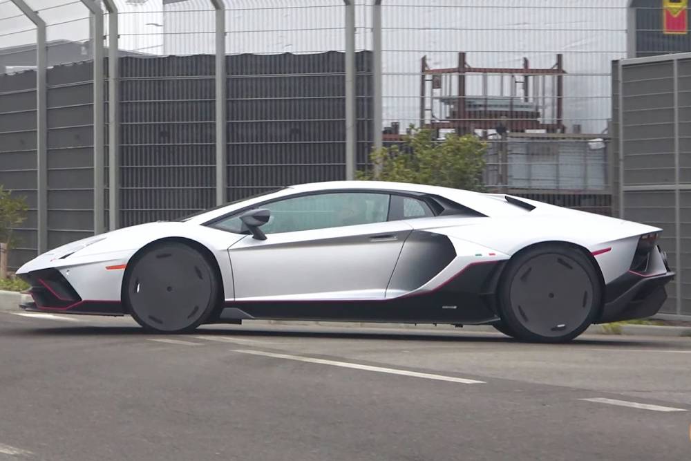 Lamborghini Aventador LP 780-4 με τάσια! (+video)
