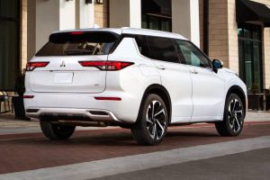 mitsubishi outlander sales 02