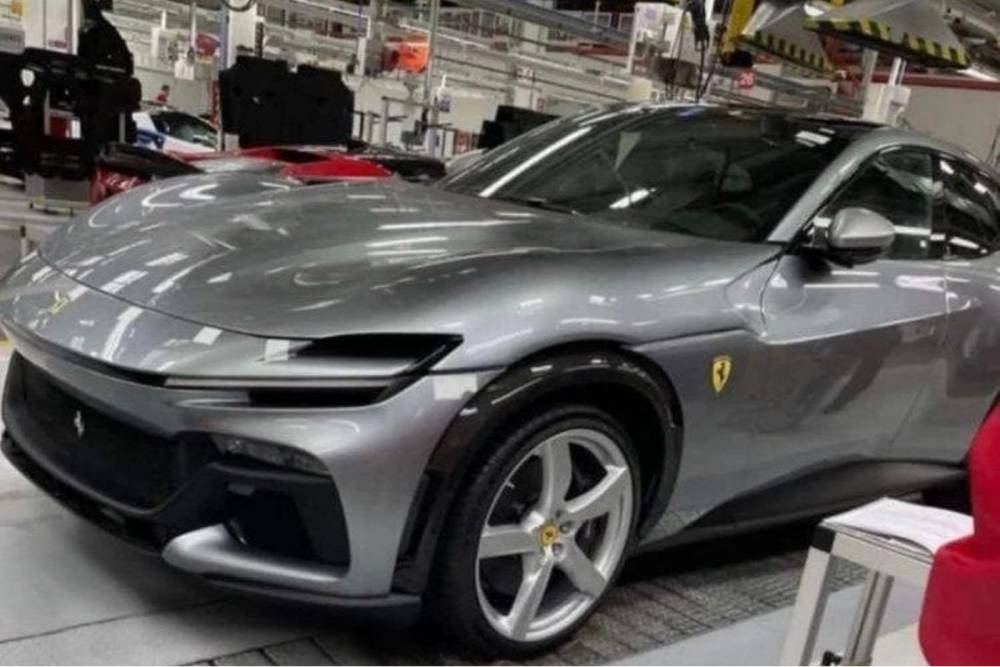 https://autogreeknews.gr/wp-content/uploads/2022/02/official-ferrari-purosangue-1.jpg