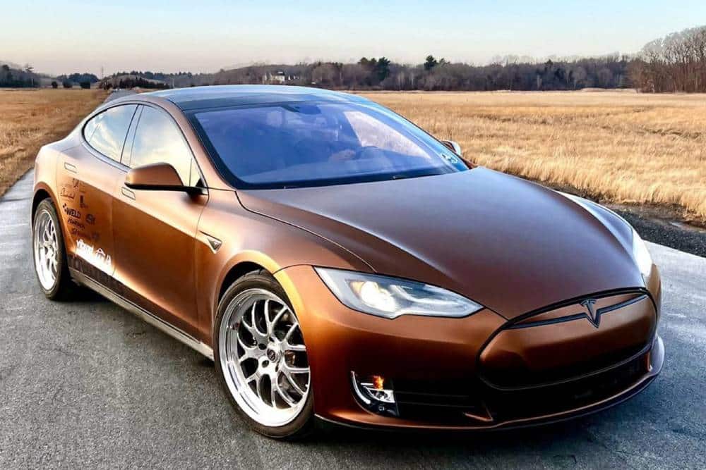 https://autogreeknews.gr/wp-content/uploads/2022/02/v8-powered-tesla-model-s-02.jpg