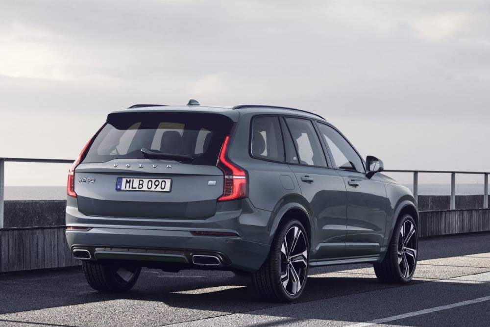 https://autogreeknews.gr/wp-content/uploads/2022/02/volvo-xc90-r-design-02.jpg