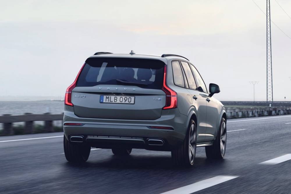 https://autogreeknews.gr/wp-content/uploads/2022/02/volvo-xc90-r-design-06.jpg