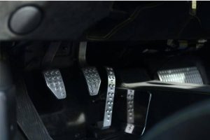 world’s first manual ferrari 430 scuderia (2)