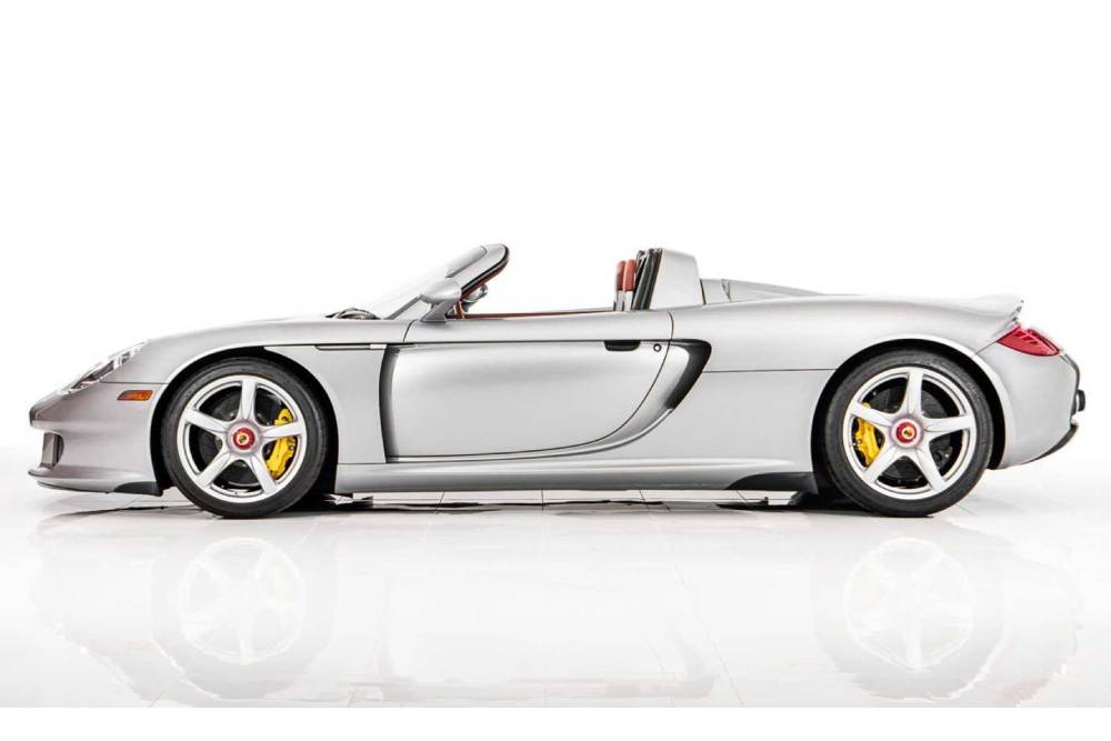 https://autogreeknews.gr/wp-content/uploads/2022/03/2004-porsche-carrera-gt-with-27-miles-1.jpg