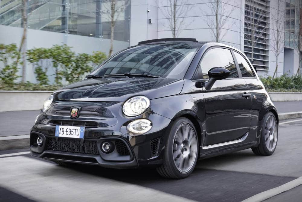 https://autogreeknews.gr/wp-content/uploads/2022/03/2022-Abarth-695-Turismo-1.jpg