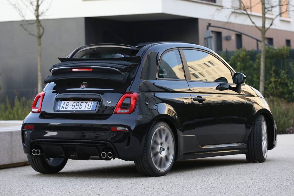 https://autogreeknews.gr/wp-content/uploads/2022/03/2022-Abarth-695-Turismo-5.jpg