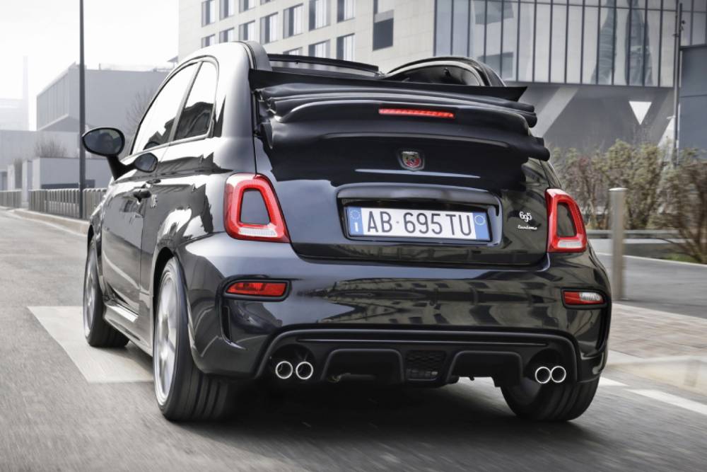 https://autogreeknews.gr/wp-content/uploads/2022/03/2022-Abarth-695-Turismo-6.jpg