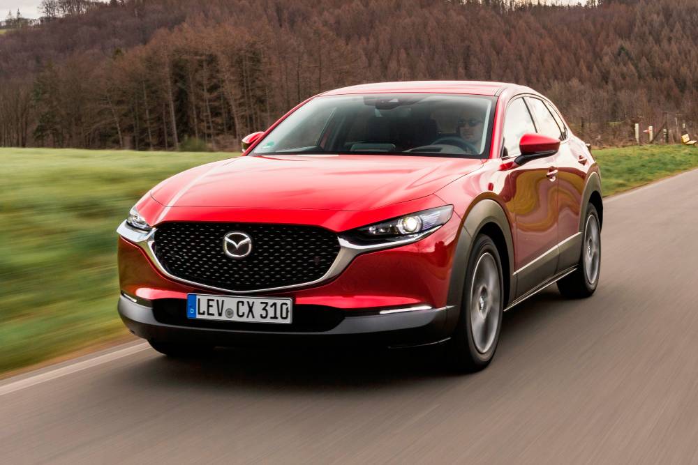 https://autogreeknews.gr/wp-content/uploads/2022/03/2022-mazda-cx-30-soul-red-crystal-action-024.jpg