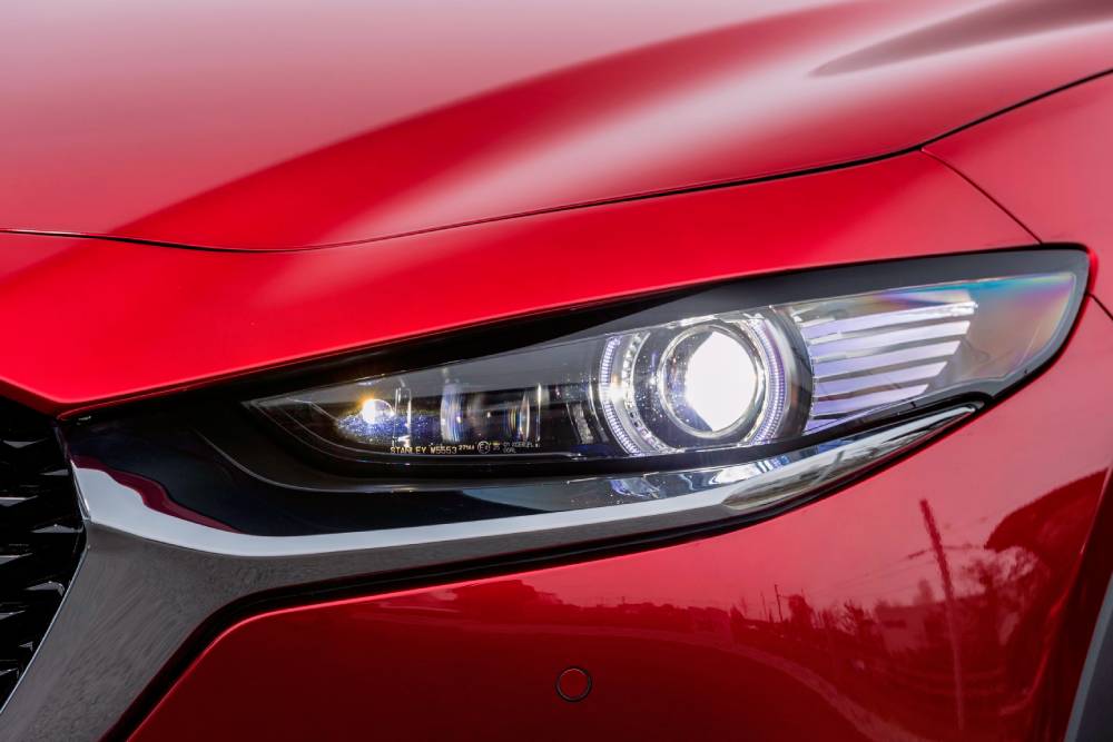 https://autogreeknews.gr/wp-content/uploads/2022/03/2022-mazda-cx-30-soul-red-crystal-detail-004.jpg