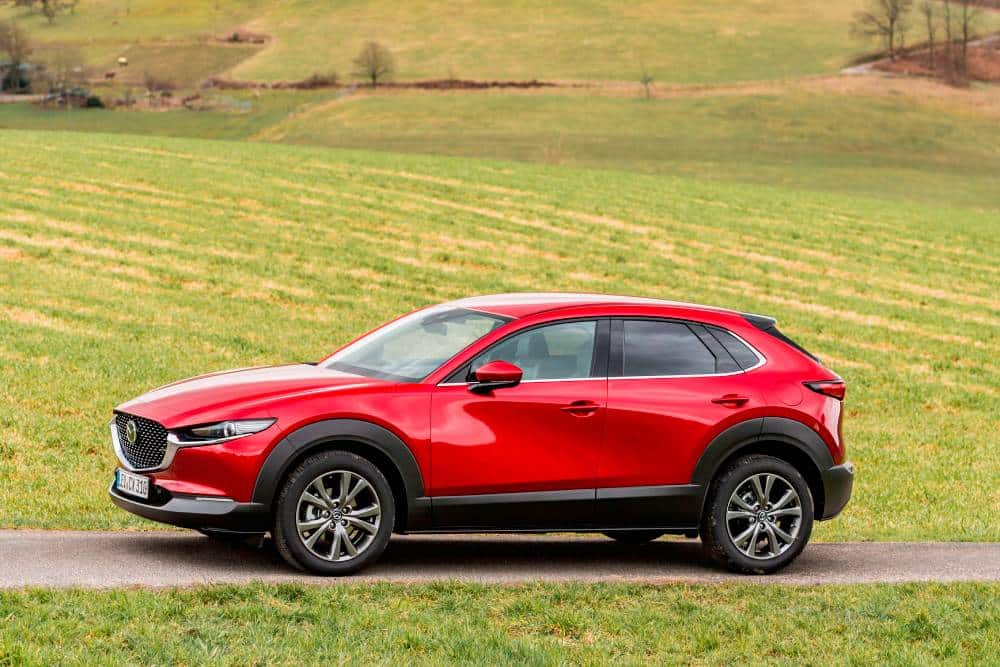 https://autogreeknews.gr/wp-content/uploads/2022/03/2022-mazda-cx-30-soul-red-crystal-exterior-025-1.jpg