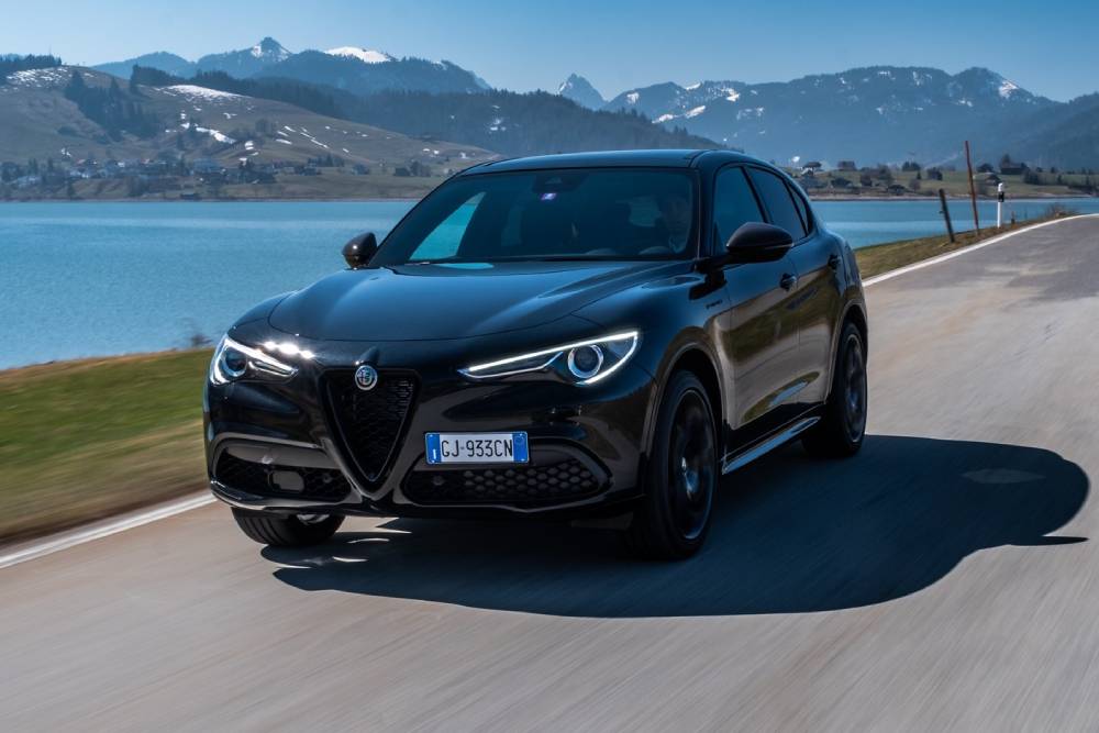 https://autogreeknews.gr/wp-content/uploads/2022/03/2023-Alfa-Romeo-Giulia-And-Stelvio-Estrema-22.jpg