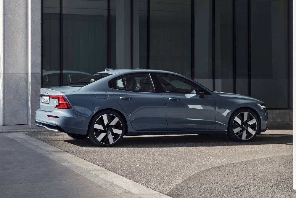 https://autogreeknews.gr/wp-content/uploads/2022/03/2023-Volvo-S60-Recharge-T8-8.jpg