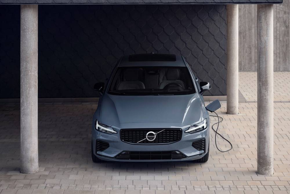 https://autogreeknews.gr/wp-content/uploads/2022/03/2023-Volvo-S60-Recharge-T8-9.jpg