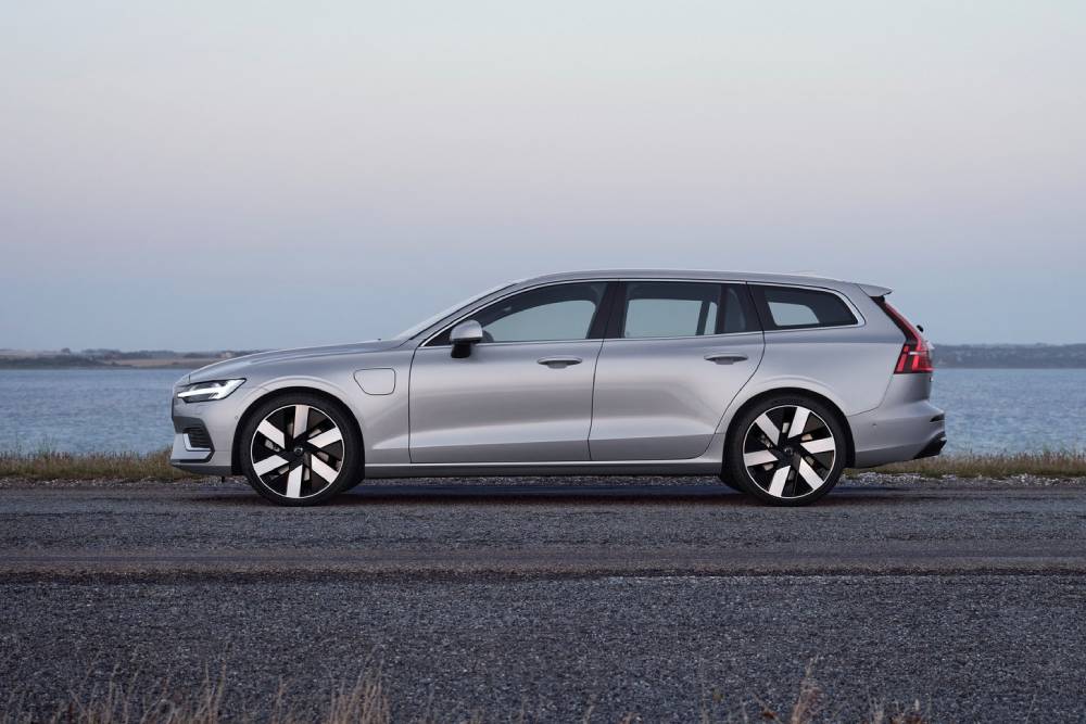 https://autogreeknews.gr/wp-content/uploads/2022/03/2023-Volvo-V60-Recharge-T8-5.jpg