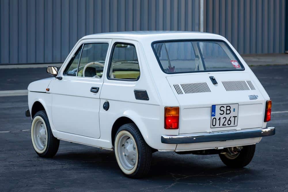 https://autogreeknews.gr/wp-content/uploads/2022/03/Fiat-126-Tom-Hanks-1.jpg