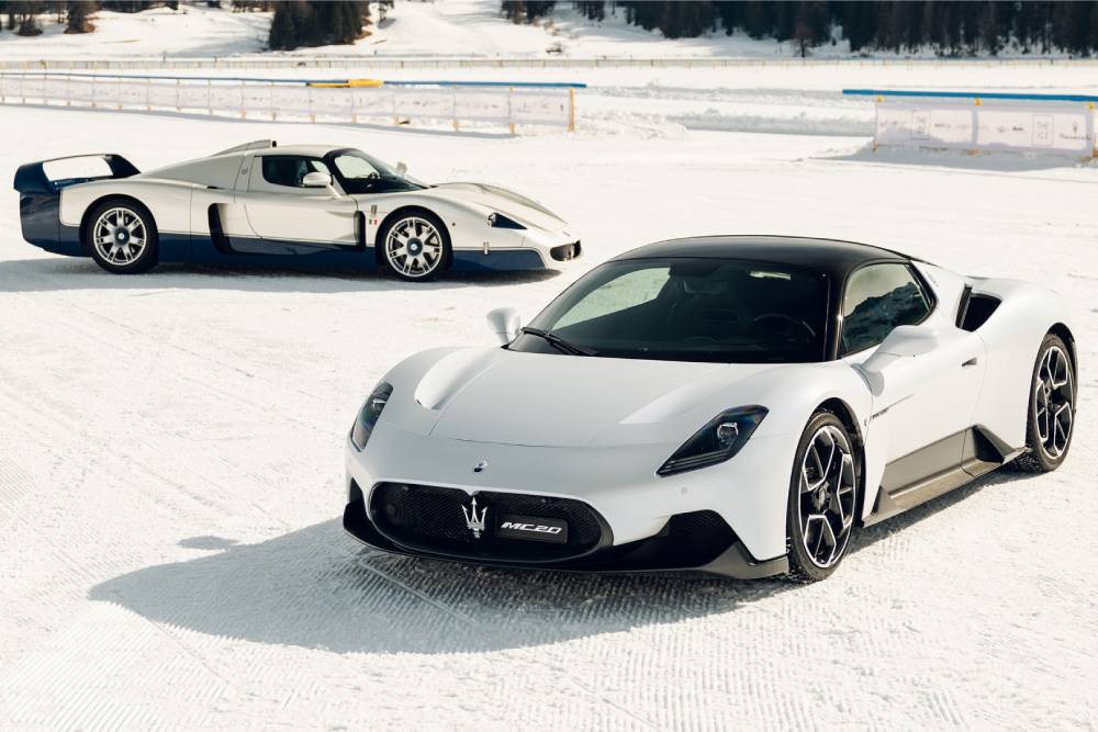 https://autogreeknews.gr/wp-content/uploads/2022/03/Maserati-MC20-and-MC12-St-Moritz-1-zoom.jpg