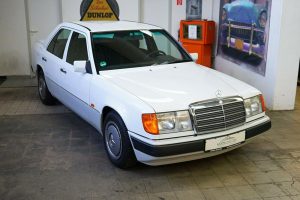 Mercedes-200E-1990-(10)