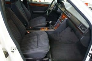 Mercedes-200E-1990-(4)