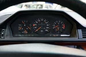 Mercedes-200E-1990-(6)