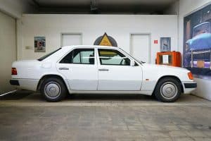 Mercedes-200E-1990-(9)