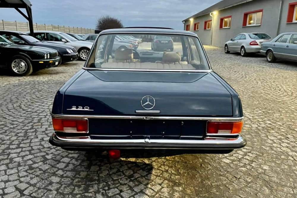 https://autogreeknews.gr/wp-content/uploads/2022/03/Mercedes-Benz-W114-Used-13.jpg