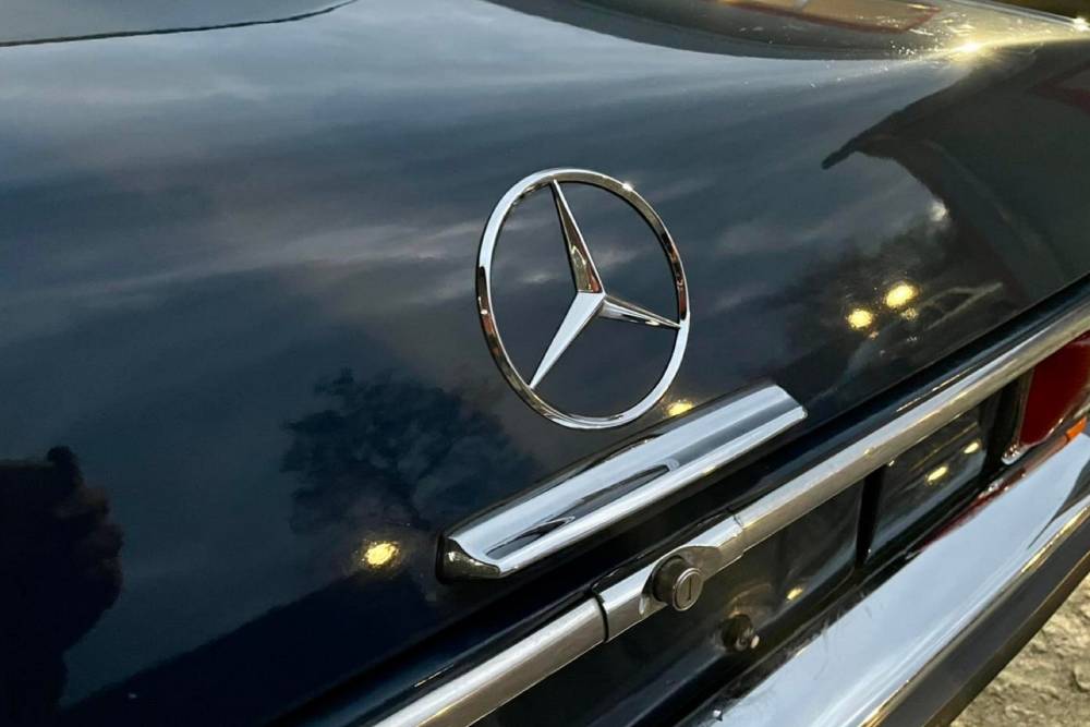 https://autogreeknews.gr/wp-content/uploads/2022/03/Mercedes-Benz-W114-Used-14.jpg