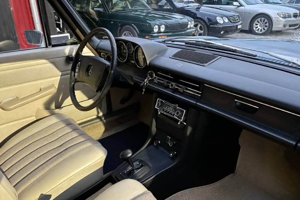 https://autogreeknews.gr/wp-content/uploads/2022/03/Mercedes-Benz-W114-Used-22.jpg