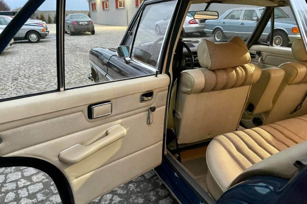 https://autogreeknews.gr/wp-content/uploads/2022/03/Mercedes-Benz-W114-Used-24.jpg