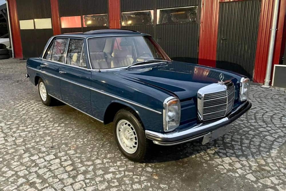 50χρονη Mercedes W114 σκορπάει σαγήνη