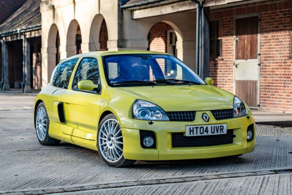 https://autogreeknews.gr/wp-content/uploads/2022/03/Renault-Clio-V6-2.jpg