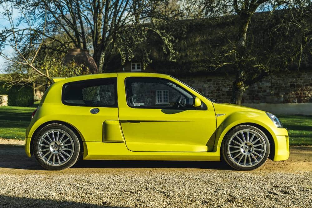https://autogreeknews.gr/wp-content/uploads/2022/03/Renault-Clio-V6-3.jpg