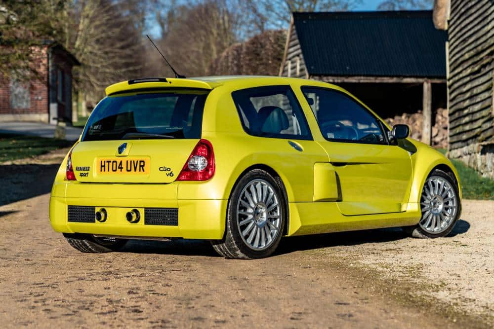 https://autogreeknews.gr/wp-content/uploads/2022/03/Renault-Clio-V6-5.jpg
