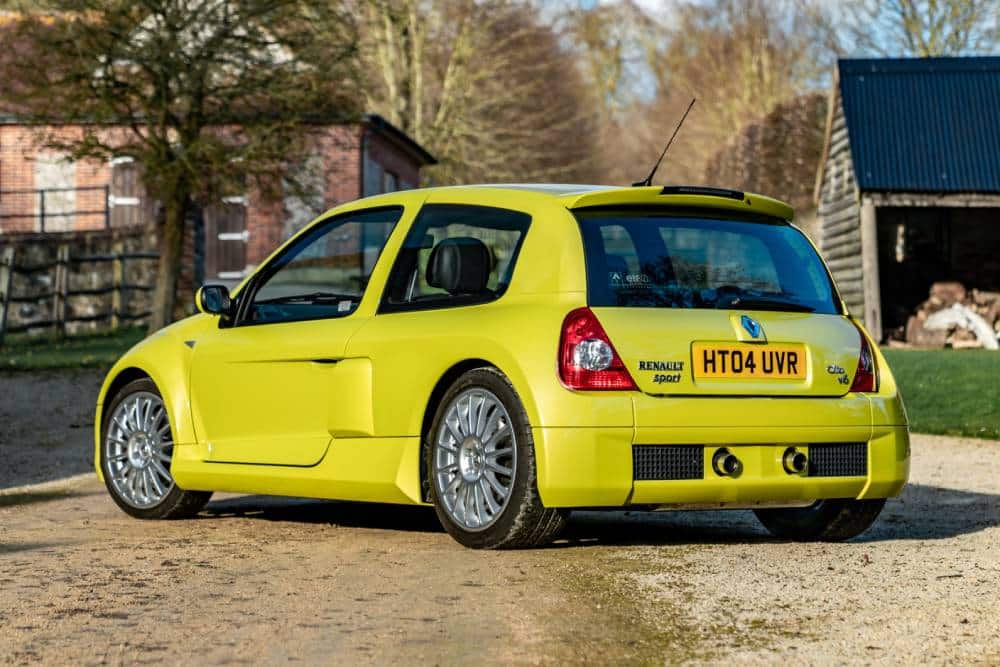 https://autogreeknews.gr/wp-content/uploads/2022/03/Renault-Clio-V6-6.jpg