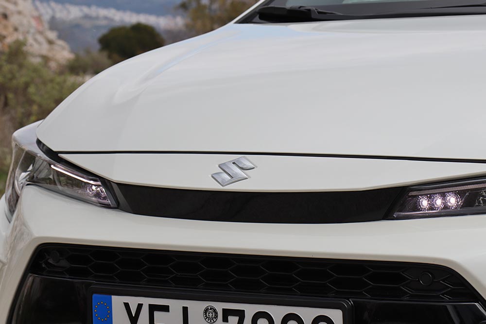 https://autogreeknews.gr/wp-content/uploads/2022/03/Suzuki-Swace-1.8-Hybrid-7.jpg
