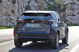 Toyota-Yaris-Cross-Hybrid-(4)
