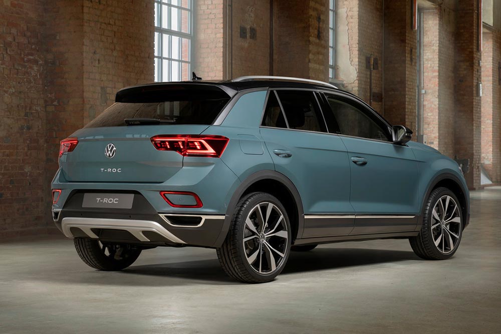 https://autogreeknews.gr/wp-content/uploads/2022/03/VW-T-Roc-2022-rear.jpg