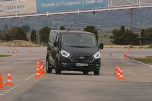 ford tourneo custom moose test
