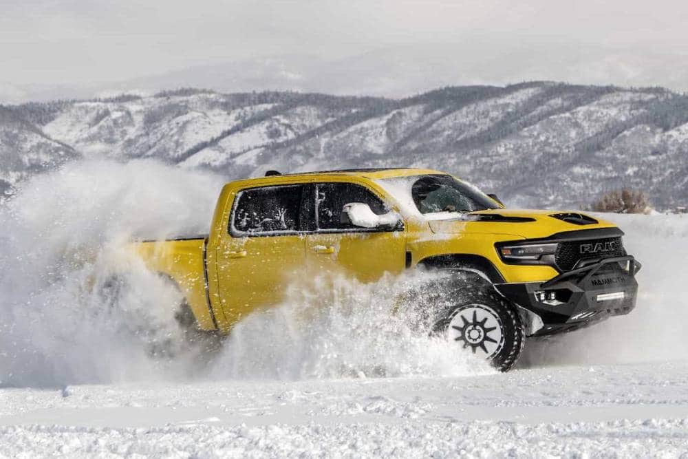 https://autogreeknews.gr/wp-content/uploads/2022/03/hennessey-mammoth-1000-trx-in-the-snow-2.jpg