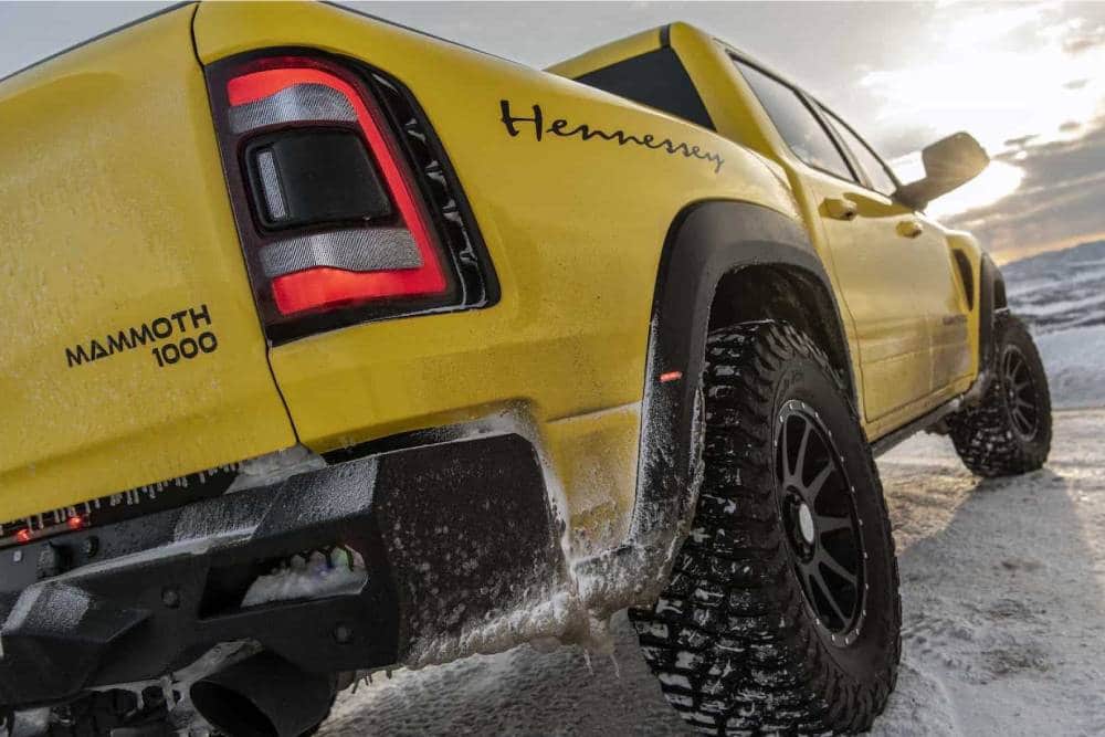 https://autogreeknews.gr/wp-content/uploads/2022/03/hennessey-mammoth-1000-trx-in-the-snow-7.jpg