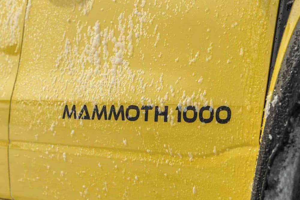 https://autogreeknews.gr/wp-content/uploads/2022/03/hennessey-mammoth-1000-trx-in-the-snow-8.jpg