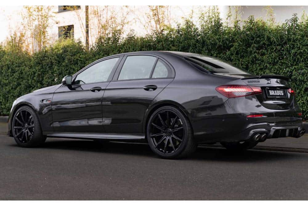 https://autogreeknews.gr/wp-content/uploads/2022/03/mercedes-amg-e63-s-sedan-by-brabus-4.jpg