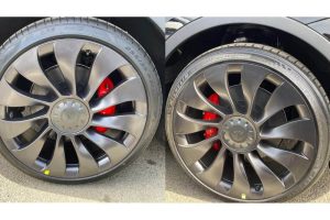 tesla-is-dangerously-messing-up-with-tire-assembly (1)