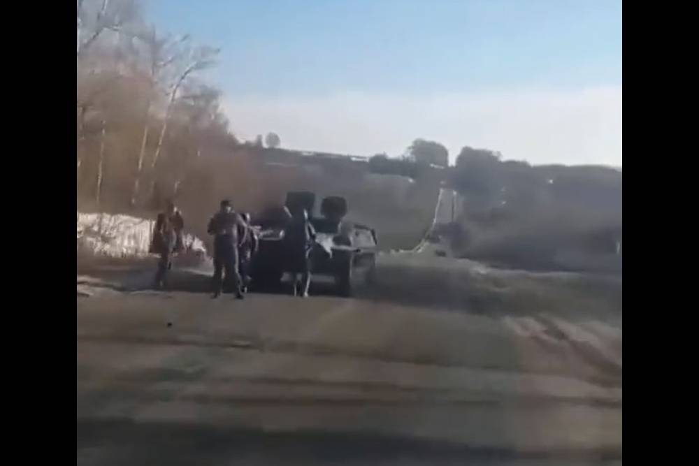 Ουκρανός «γλεντάει» Ρώσους που έμειναν από καύσιμα (+video)