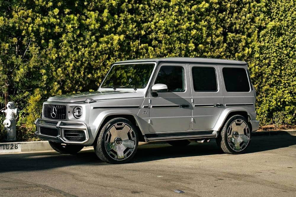 https://autogreeknews.gr/wp-content/uploads/2022/03/which-is-cooler-silver-mercedes-amg-g-63-on-24s-or-1.jpg